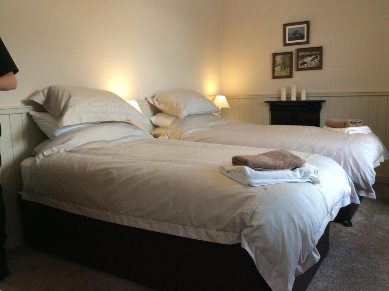 Crown And Anchor Bed & Breakfast Dundrennan Екстериор снимка